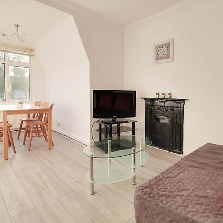 34 New Road Apartment Rochester  Ngoại thất bức ảnh