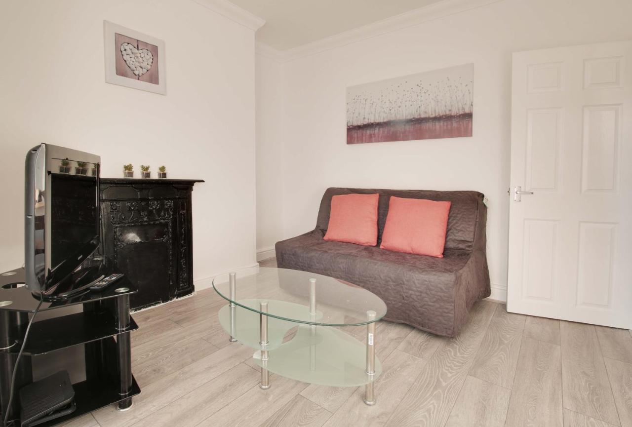 34 New Road Apartment Rochester  Ngoại thất bức ảnh